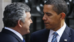 Le PM britannique Gordon Brown discute avec le pr�sident am�ricain Barack Obama au 10 Downing Street.