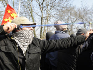 Des manifestants anti-OTAN à Strasbourg, le 4 avril 2009