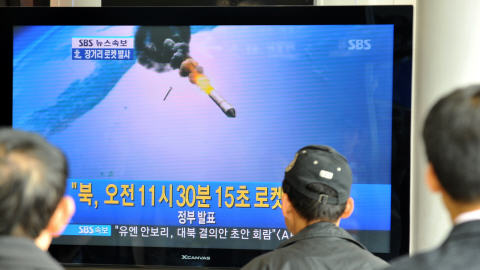 �mission de t�l�vision � S�oul, en Cor�e du Sud, sur le lancement d'un missile en Cor�e du Nord