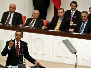 Le président Barack Obama devant le Parlement turc.