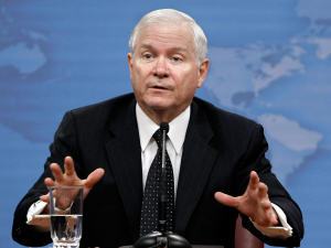 Robert Gates en conférence de presse au Pentagone