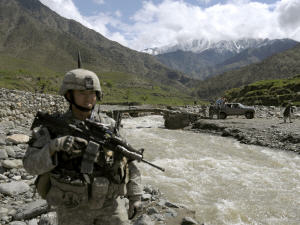 Un soldat américain monte la garde près de Naray, dans la province afghane de Kunar.
