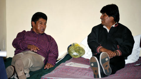 Le leader syndical Pedro Montes (à gauche) et le président bolivien Evo Morales font la grève de la faim.