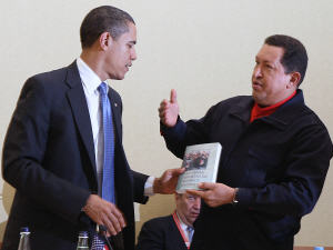 Hugo Chavez offre un livre sur l'Amérique latine à Barack Obama