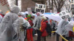 Une manifestation des professeurs de l'UQAM devant le parlement du Qu�bec