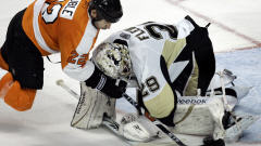 Mike Knuble devant Marc-André Fleury