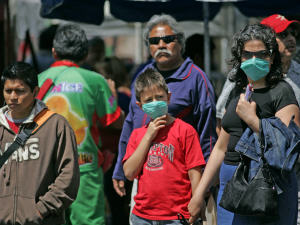 Des Mexicains portant des masques.