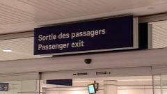 Sortie des passagers à l'aéroport Montréal-Trudeau