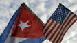 Drapeaux de Cuba et des �tats-Unis.