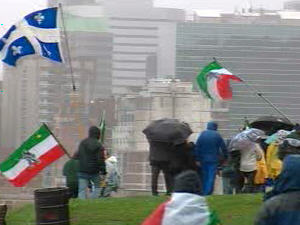 Des manifestants défilent à l'occasion de la Journée des patriotes le 18 mai 2009.