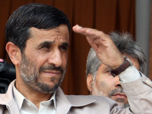 Le président Mahmoud Ahmadinedjad à Semnan où il a annoncé l'essai réussi du missile Sejil 2