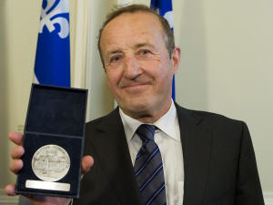 Bernard Derome a été décoré de la Médaille d'honneur de l'Assemblée nationale.