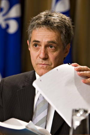 Le v�rificateur g�n�ral du Qu�bec, Renaud Lachance, lors du d�p�t de son rapport � l'Assembl�e nationale, le 21 mai 2009