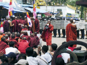 Lors de la révolte des moines birmans, à Rangoon, en septembre 2007