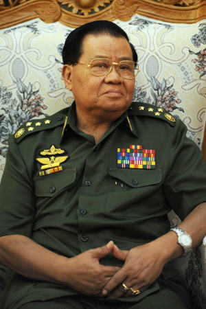 Le chef de la junte, le général Than Shwe