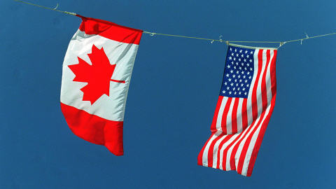 Drapeaux canadien et am�ricain