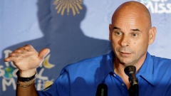 Guy Laliberté parle de son voyage dans l'espace en conférence de presse à Moscou.