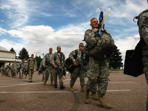 Des soldats américains de la base de Fort Carson, au Colorado, sur le point de partir pour Afghanistan