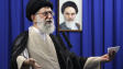 L'ayatollah Khamenei avec en arrière plan une photo de l'ayatollah Khomeny qui a présidé la révolution islamique en 1979.