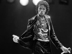 Photo de Michael Jackson prise le 1er décembre 1984 lors de son Victory Tour au Dodger Stadium de Los Angeles.