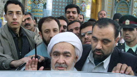 Le grand ayatollah dissident Hossein Ali Montazeri (au centre, archives)