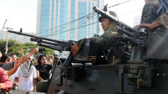 Des manifestants protestent contre le coup d'�tat militaire au Honduras.