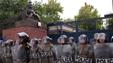 http://img.src.ca/2009/06/29/480x270/AFP_090629ambassade-britannique-teheran_8.jpg