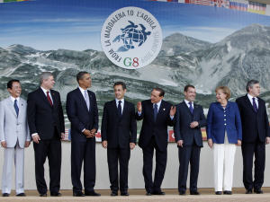 Photo de famille au sommet du G8 en Italie