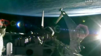 Endeavour-bras-inspection
