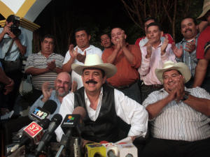 Manuel Zelaya en conférence de presse, jeudi, à Esteli.