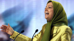 Maryam Radjavi, lors d'un rassemblement en banlieue de Paris le 20 juin 2009