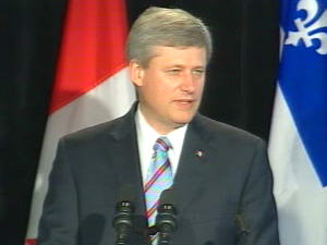 Le premier ministre Stephen Harper en conférence de presse