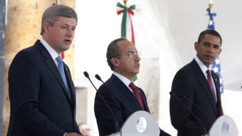 Stephen Harper, Felipe Calderon et Barack Obama � l'issue de la rencontre des dirigeants de l'Am�rique du Nord
