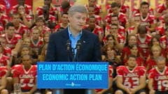Stephen Harper en conférence de presse à l'Université Laval