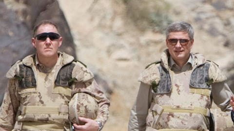 Le Chef d��tat-major de la D�fense Walter Natynczyk et le premier ministre Stephen Harper en Afghanistan