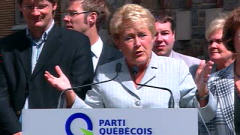 La chef du Parti qu�b�cois, Pauline Marois, en conf�rence de presse