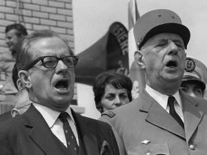 Daniel Johnson et Charles de Gaulle chantent ensemble le « Ô Canada », le 24 juillet 1967.