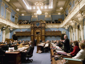 Jean Charest a répondu aux questions de l'opposition, jeudi, à l'Assemblée nationale.