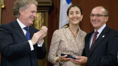 Ingrid Betancourt a re�u la m�daille de l'Assembl�e nationale.