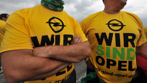 Entre 3000 et 5000 employ�s d'Opel ont manifest� mercredi � l'usine d'Anvers, en Belgique.