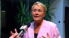 Pauline Marois rend hommage à Pierre Falardeau.