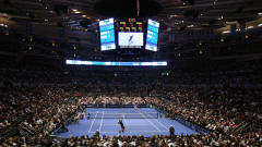 Roger Federer affronte Pete Sampras au Madison Square Garden.