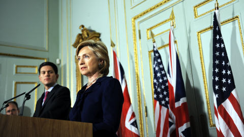 La secr�taire d'�tat am�ricaine, Hillary Rodham Clinton, et le ministre des Affaires �trang�res, David Milliband, lors d'une conf�rence de presse, le 11 octobre 2009, � Londres.