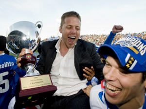 Marc Dos Santos et le précieux trophée
