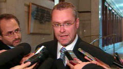 Le ministre Claude B�chard