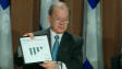 Le ministre des Finances, Raymond Bachand, explique l'�volution du d�ficit.