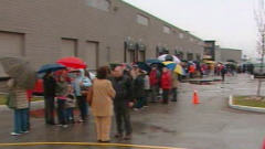 Des citoyens de Peel, en Ontario, attendent en ligne