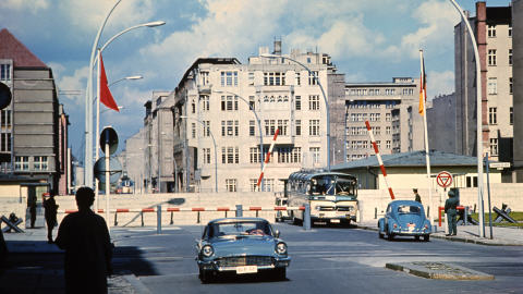 Le checkpoint Charlie du mur de Berlin