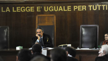 Le juge Oscar Maggi au Tribunal de Milan lors du jugement des agents de la CIA