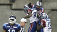 Kerry Watkins et Brandon Whitaker (au centre)
